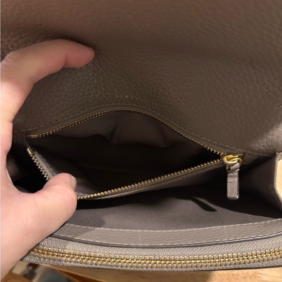 Tory Burch McGraw Flat Wallet Crossbody - Picture 9 of 9